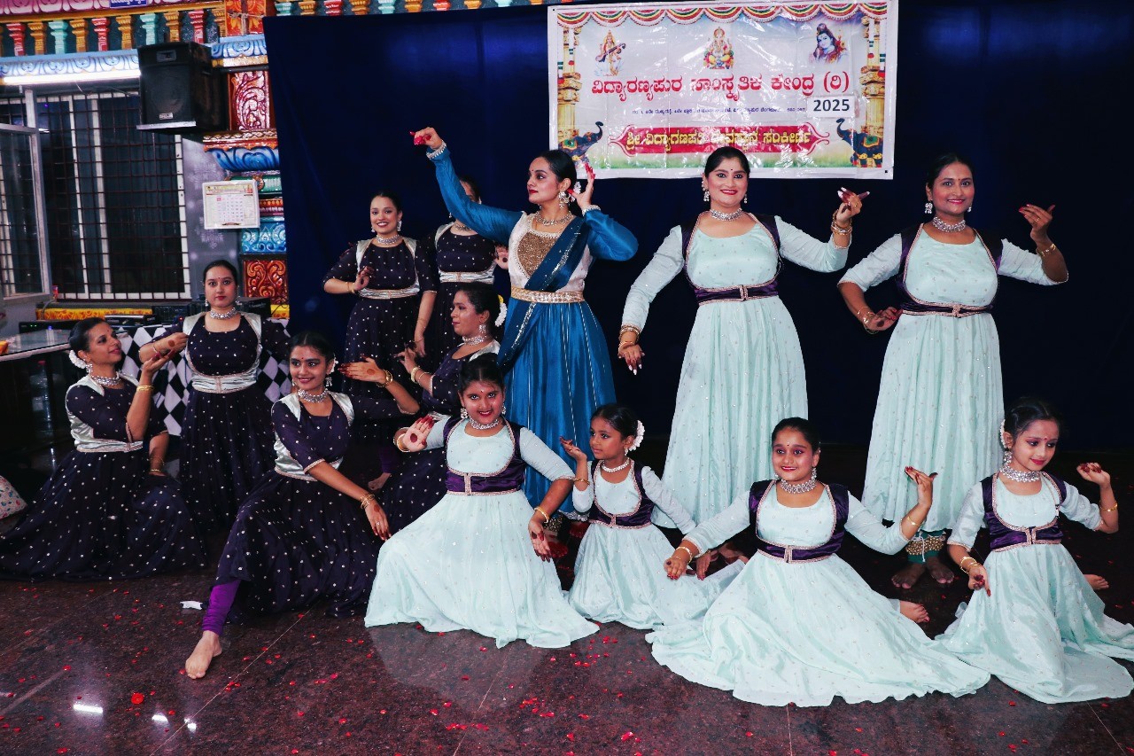 Kathak performance, portrait or community photograph supplied by Meghana Vaibhav.